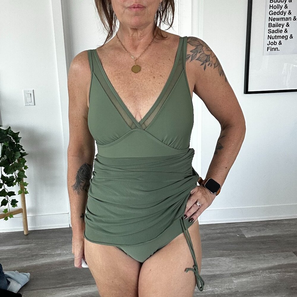Cupshe Green One Piece Swimsuit w/ sarong, Size Medium - 3/$15.00 5/$20.00